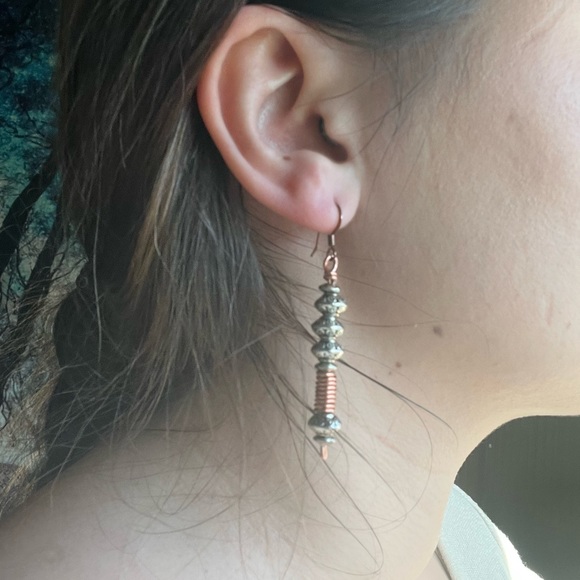 Two tone metal earrings - Picture 2 of 3